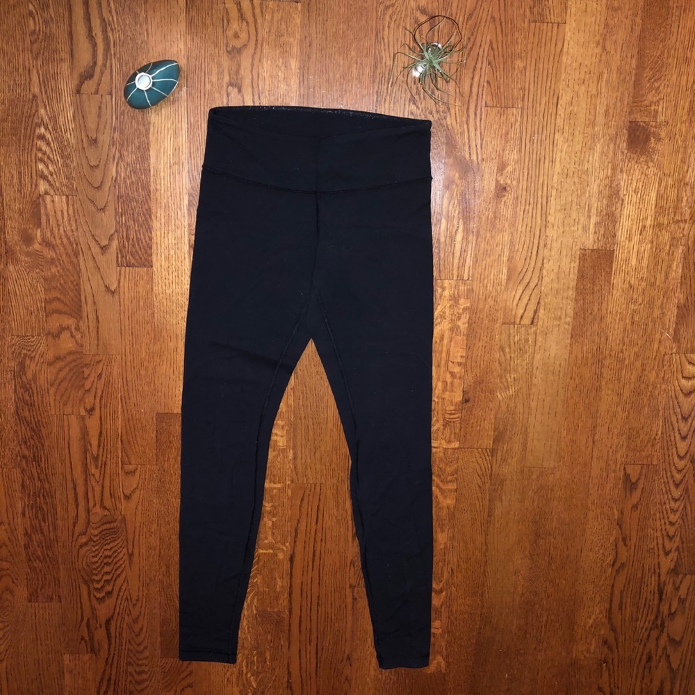 Lululemon Size 6 Cropped Yoga Pants